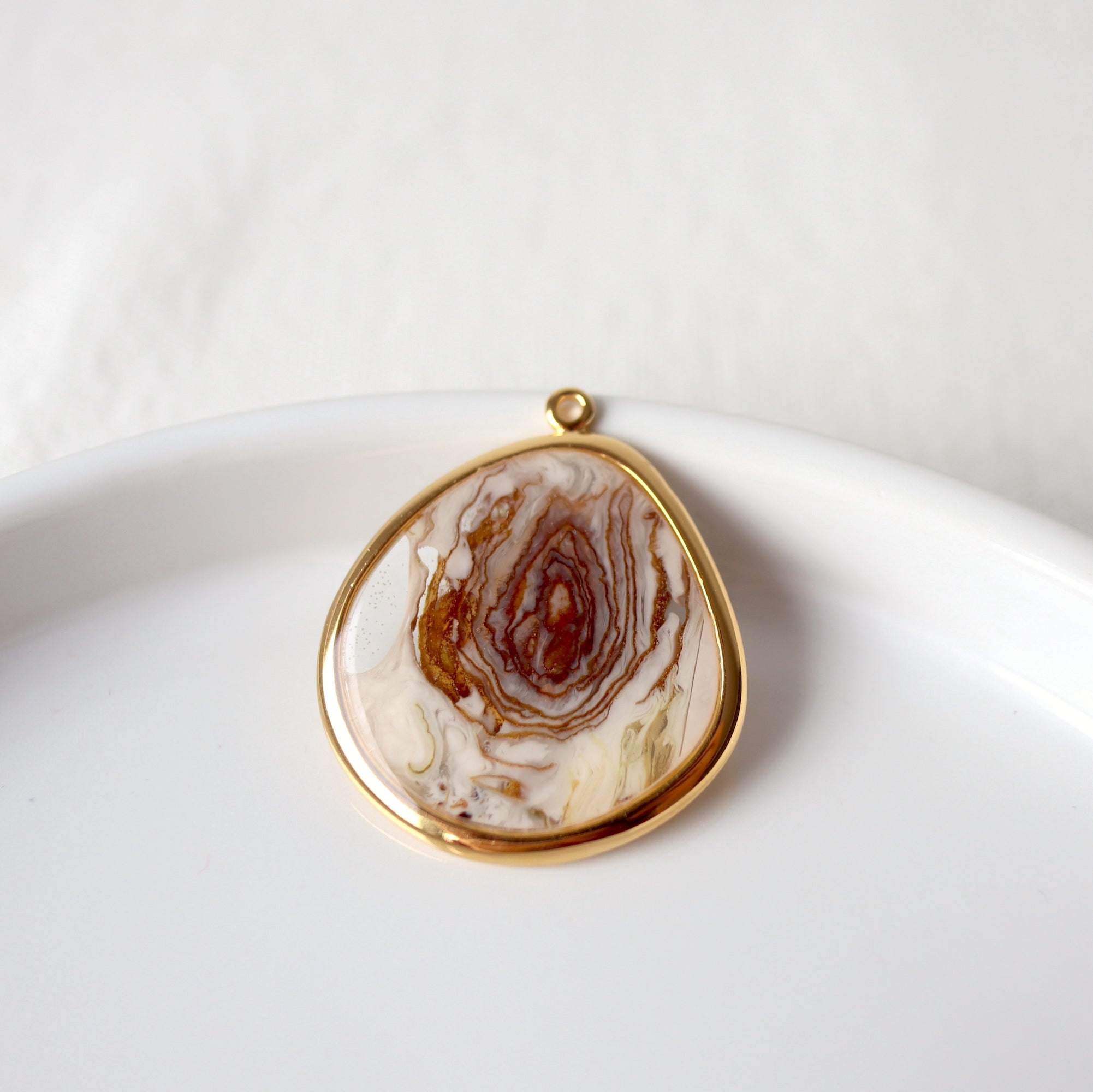 Rose Petal Organic Circle Necklace in 14k Gold