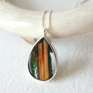 Encased Teardrop Necklace with Moss - Gold